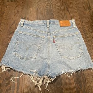 Levi’s Ribcage Shorts
